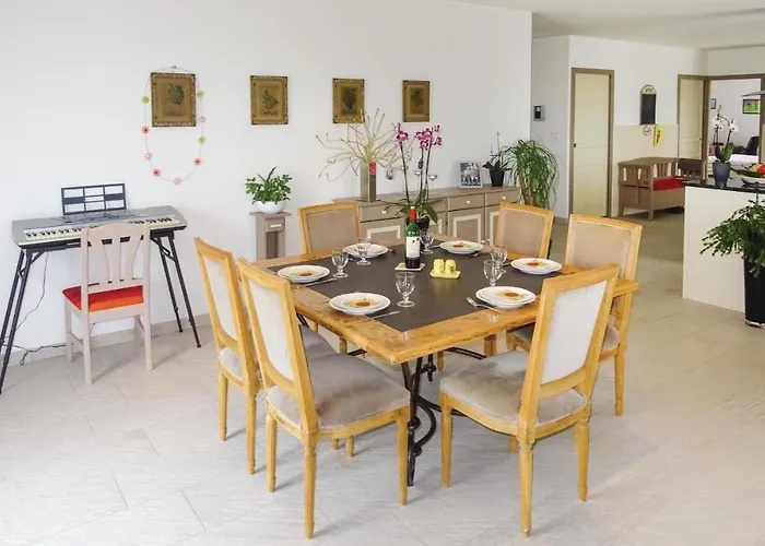 Semesterbostad Amazing In *