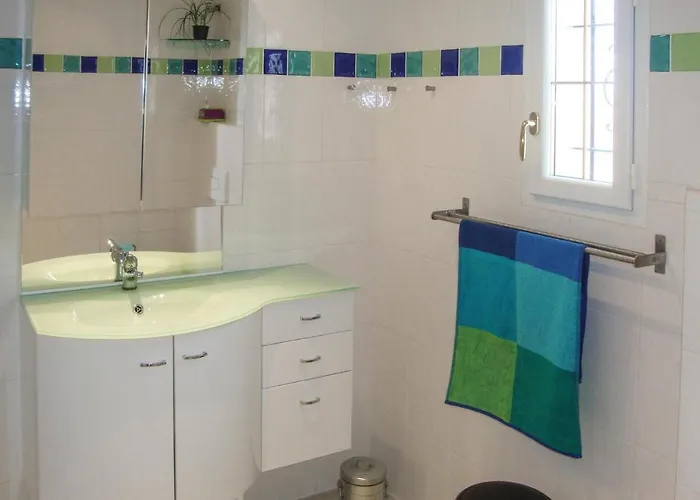 Semesterbostad Amazing In Arnaud-Guilhem