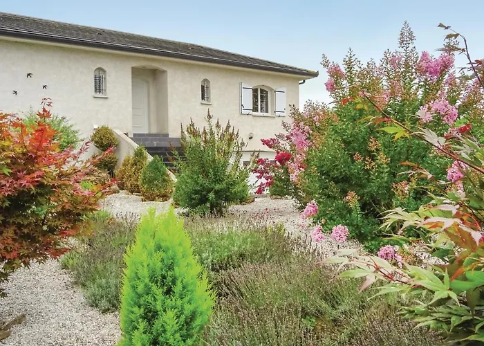 Semesterbostad Amazing In Arnaud-Guilhem