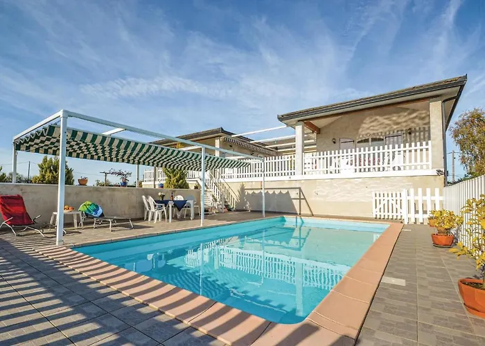 Amazing In Semesterbostad Arnaud-Guilhem